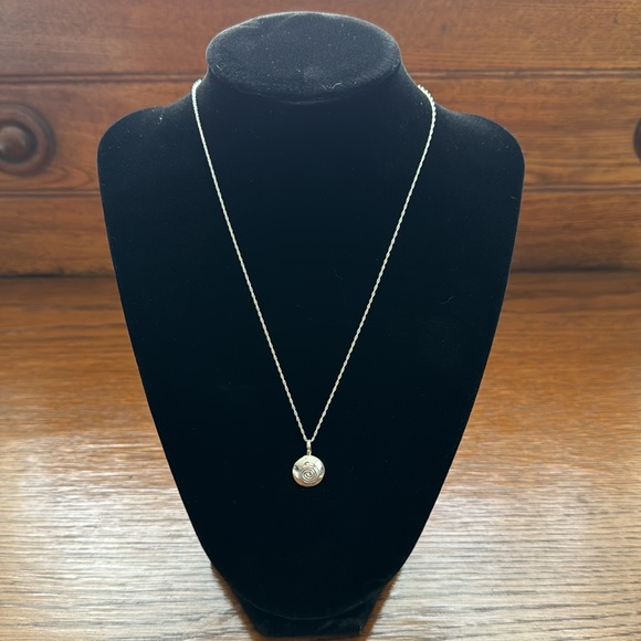 Jewelry - 🍥 16” sterling silver swirl necklace.
